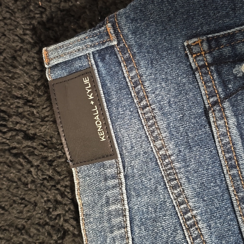 Kendall + Kylie shorts - Picture 7 of 9